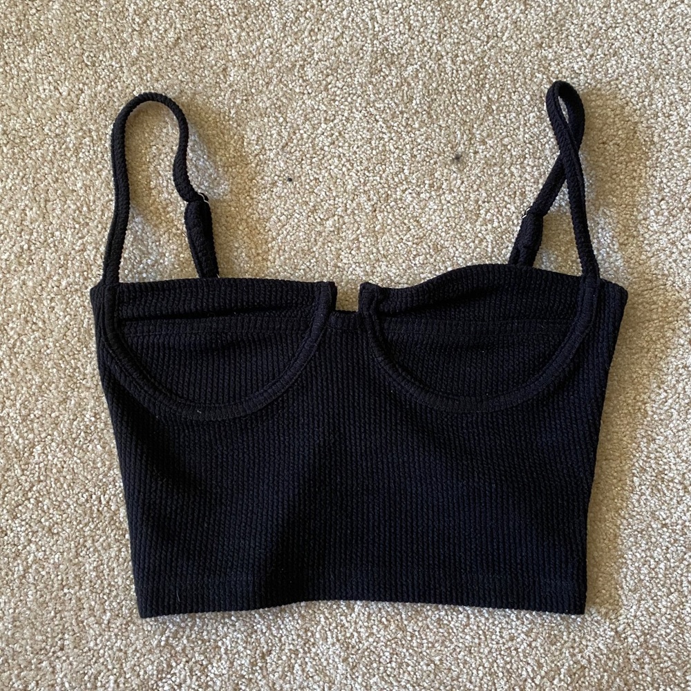 Black cropped tank